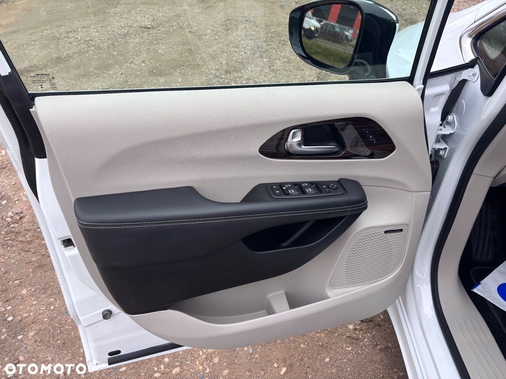 Chrysler Pacifica - 11