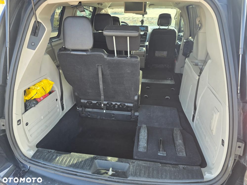 Chrysler Town & Country 3.6 Limited - 11