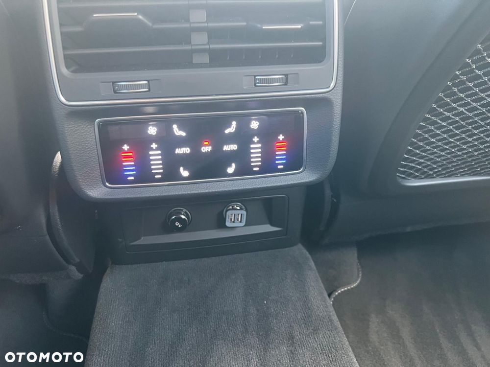 Audi SQ8 - 8