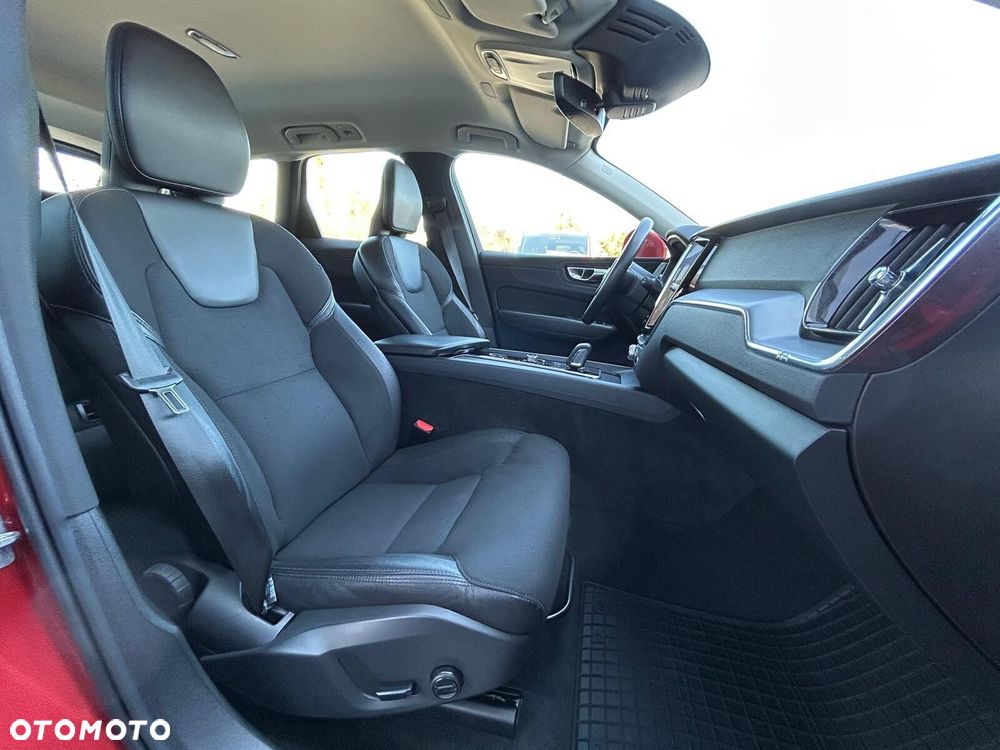 Volvo XC 60 B4 B Momentum - 17