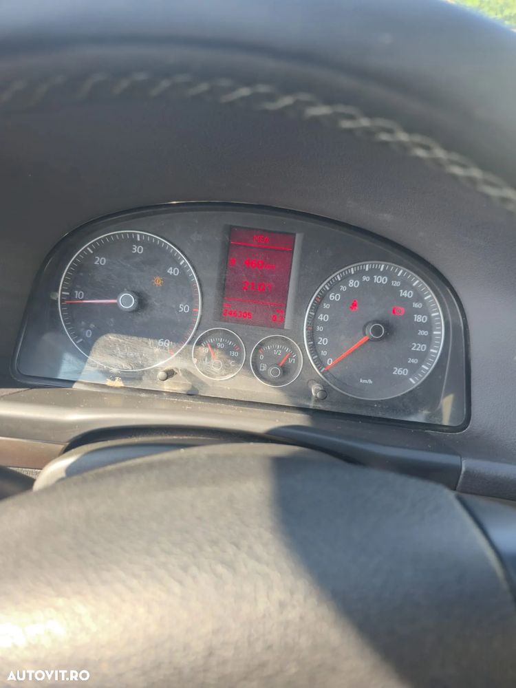 Volkswagen Touran 2.0 TDI Comfortline - 11