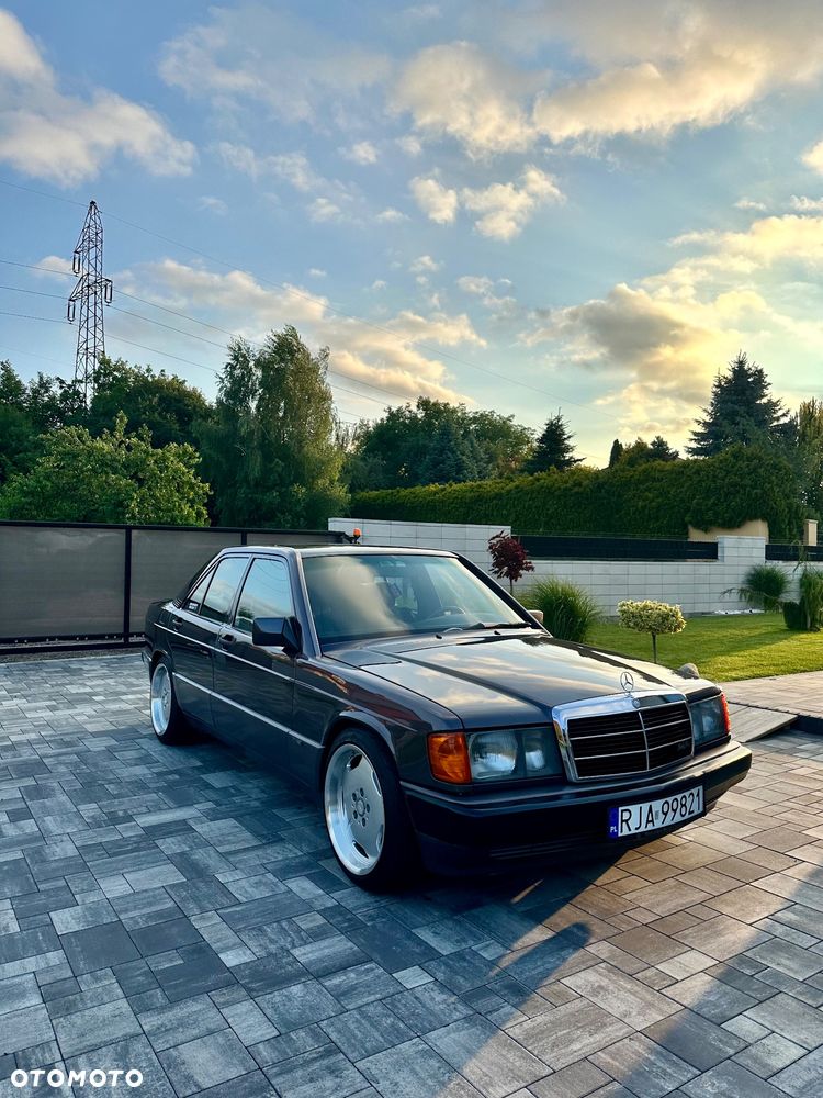 Mercedes-Benz W201 (190) - 2