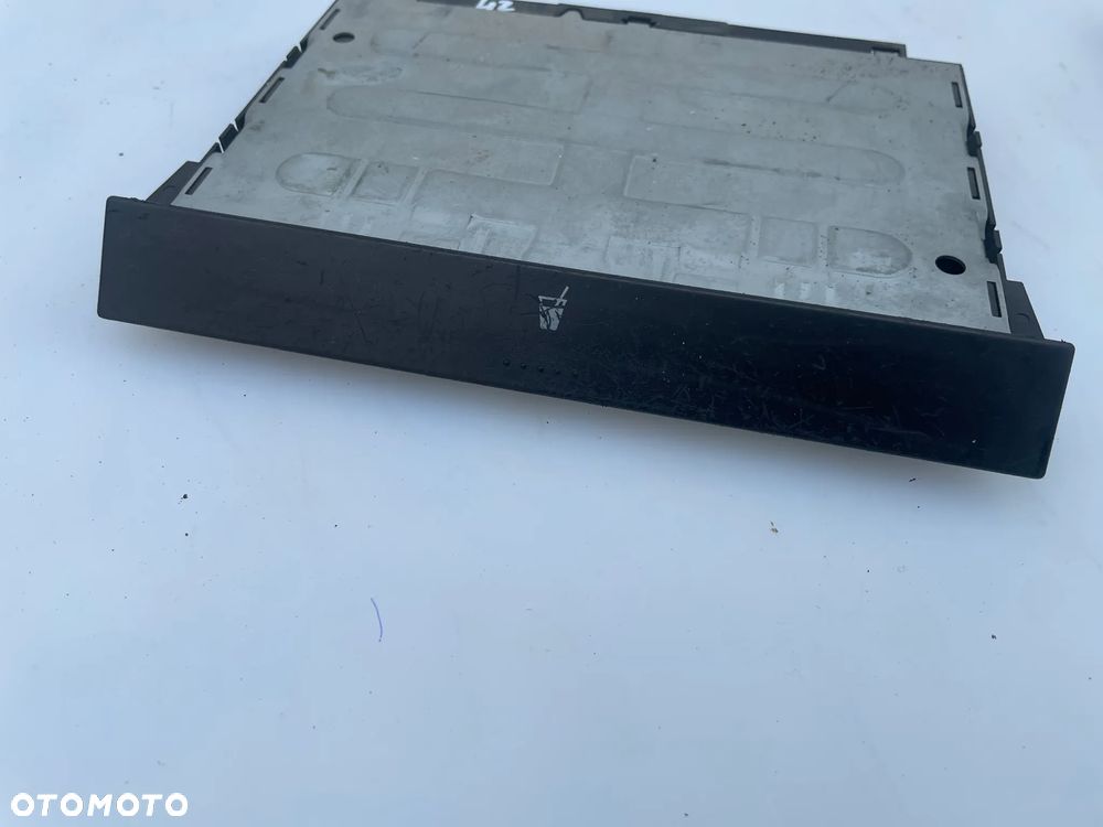 UCHWYT NA KUBKI NAPOJE VW GOLF IV 1J0858601 - 2