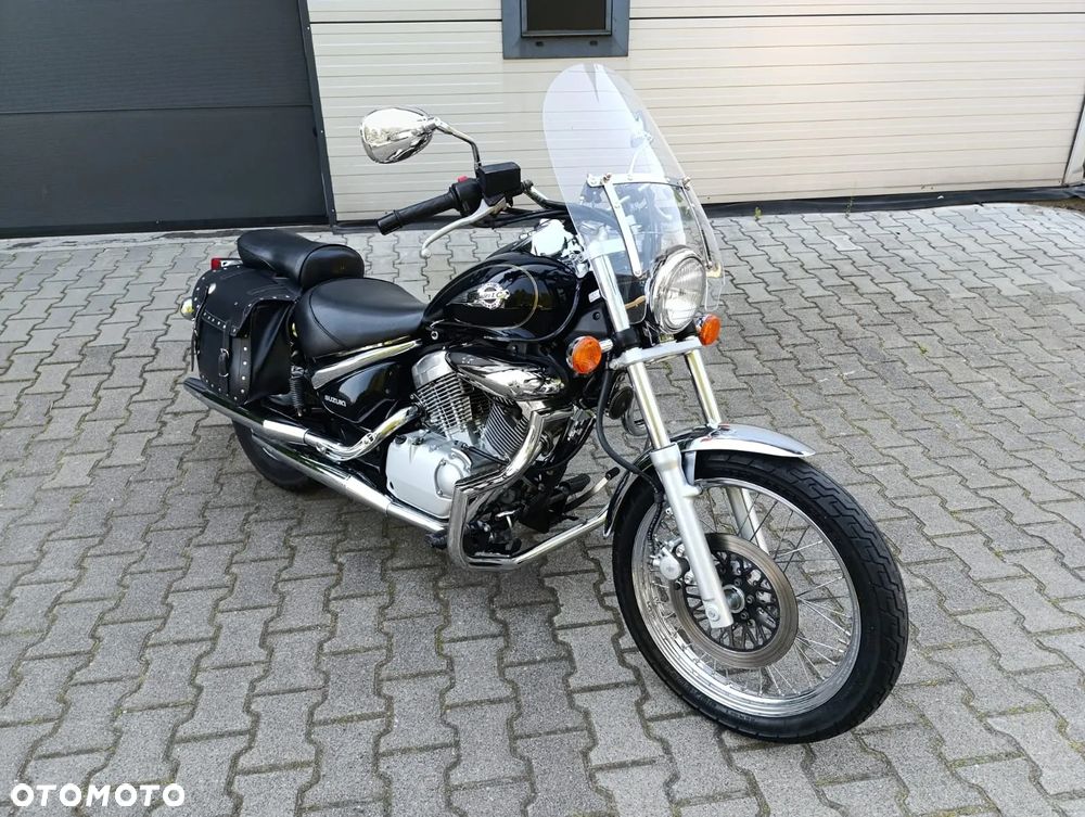 Suzuki Intruder - 1