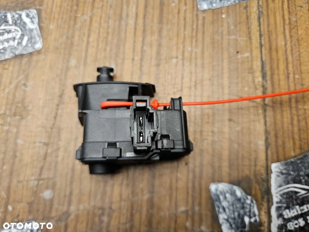Siłownik 8K0862153D 4F0862165A Silniczek Elektryczny Cięgno Zamek Klapki Wlewu Paliwa Awaryjne Otwieranie Audi A4 B8 A5 A6 Q5 - 7