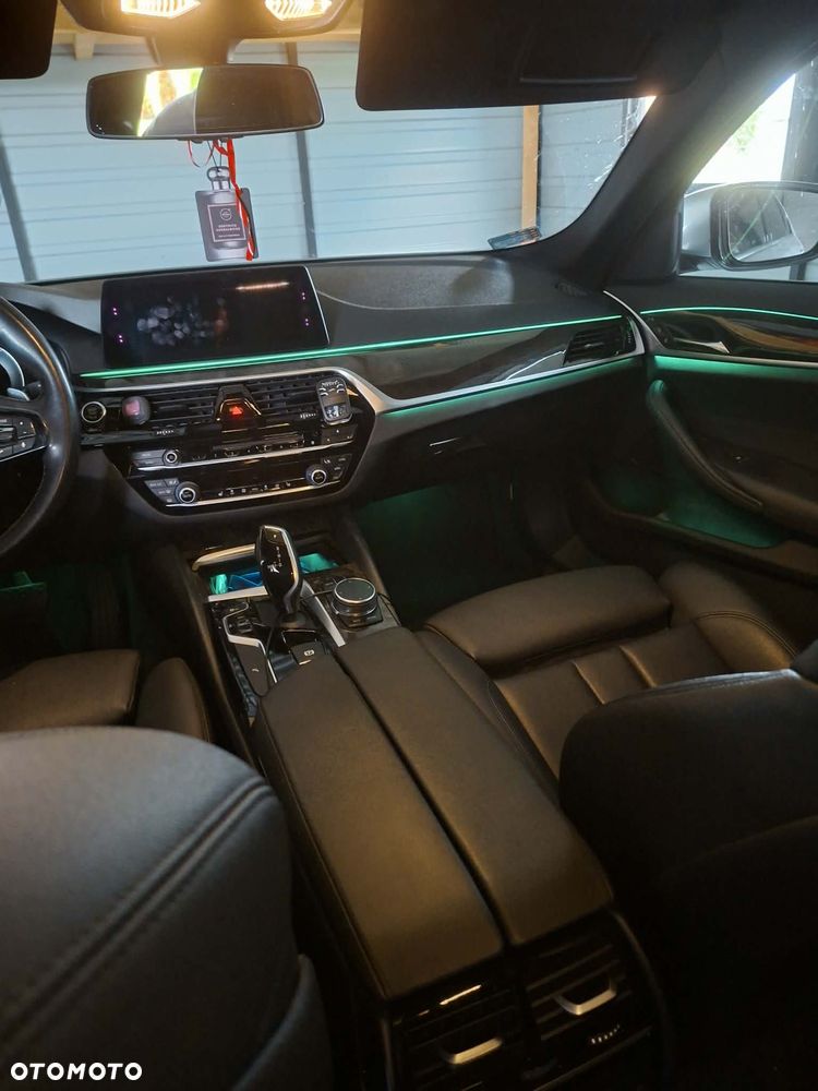 BMW Seria 5 530i Luxury Line - 8