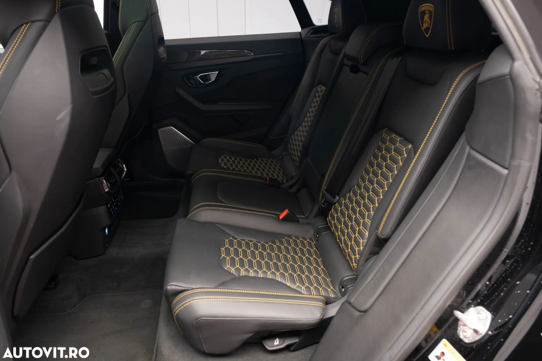 Lamborghini URUS Standard - 28