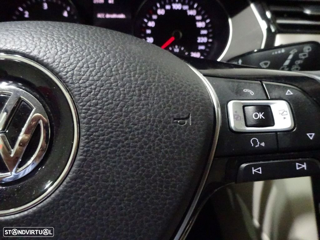VW Passat Variant 2.0 TDi Highline - 14