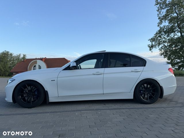 BMW Seria 3 328i Sport Line - 8