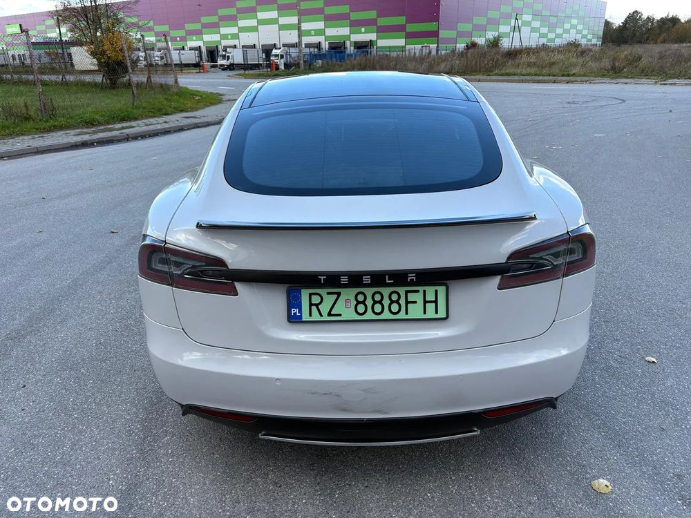 Tesla Model S D Performance - 10