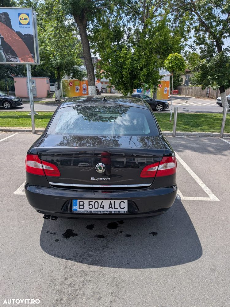 Skoda Superb 2.0 TDI DPF Elegance - 4