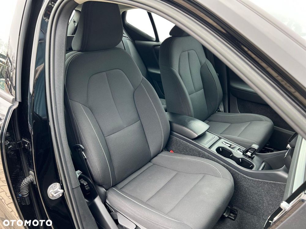 Volvo XC 40 T3 Momentum Pro - 17