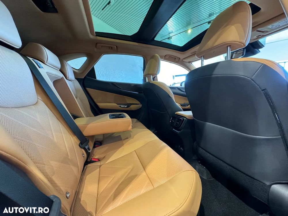 Lexus Seria NX 450h+ AWD CVT PHEV Luxury - 26