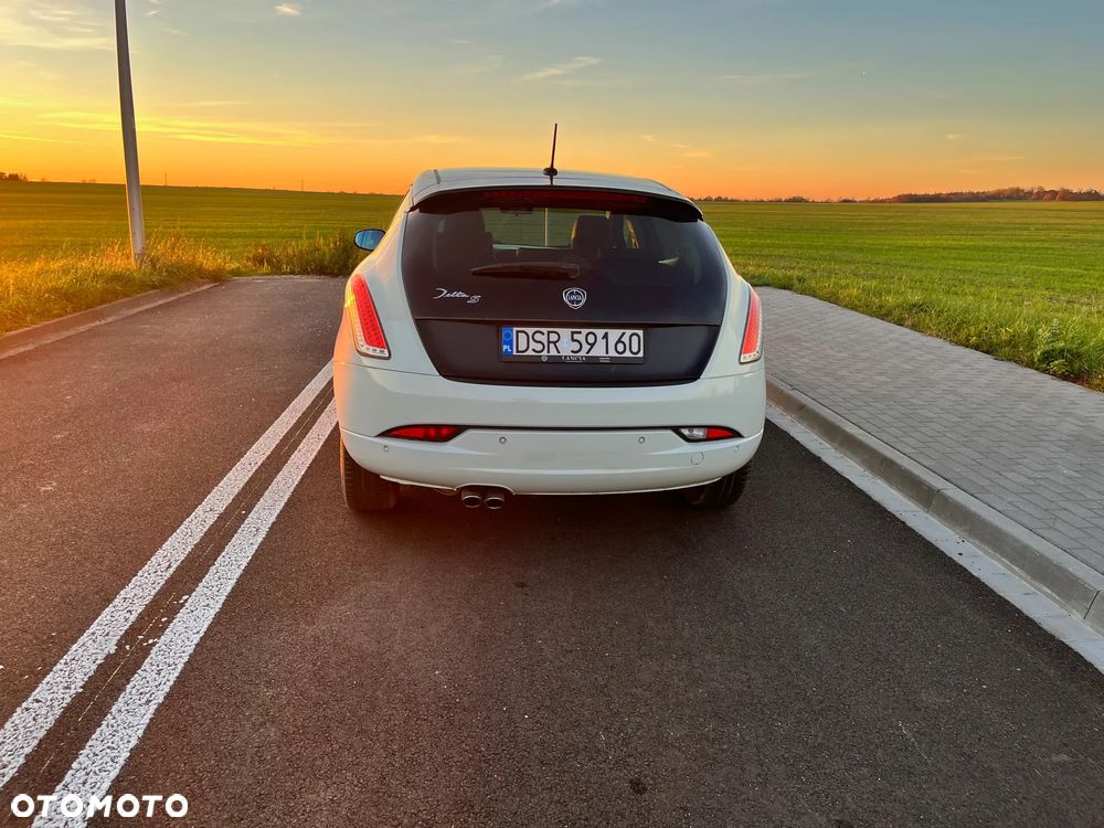 Lancia Delta 1.9 MJ TB S by Momo - 4