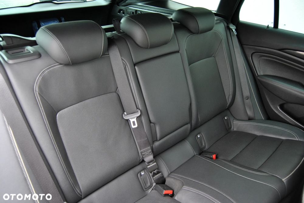 Opel Insignia CT 2.0 CDTI 4x4 Exclusive S&S - 24