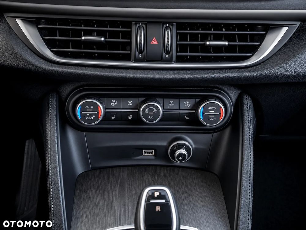Alfa Romeo Stelvio 2.0 Turbo Veloce TI Q4 - 15