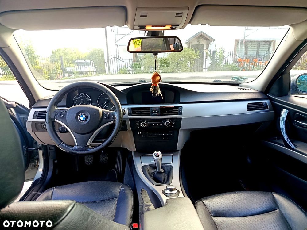 BMW Seria 3 318d - 27