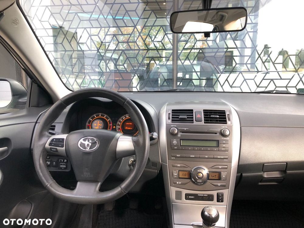 Toyota Corolla 1.6 Premium + - 5