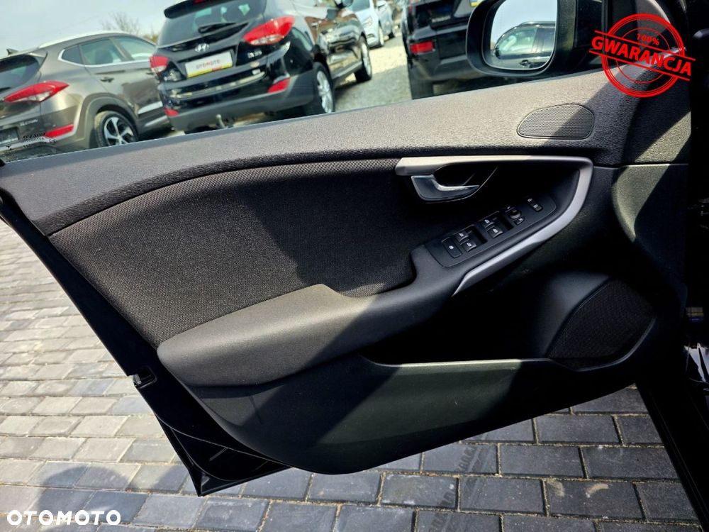 Volvo V40 - 40