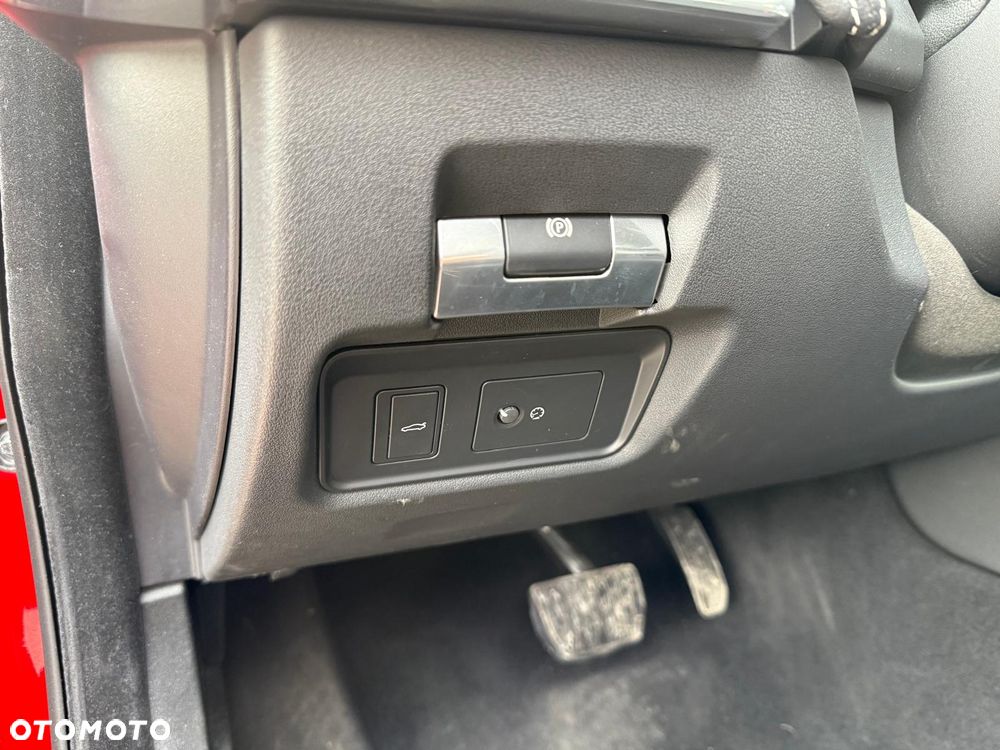 Jaguar XE 2.0 D180 R-Dynamic SE - 32