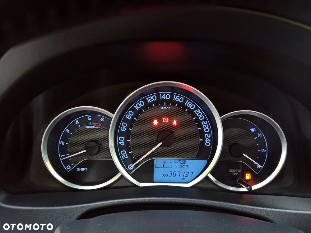 Toyota Auris 2.0 D-4D Touring Sports Executive - 25