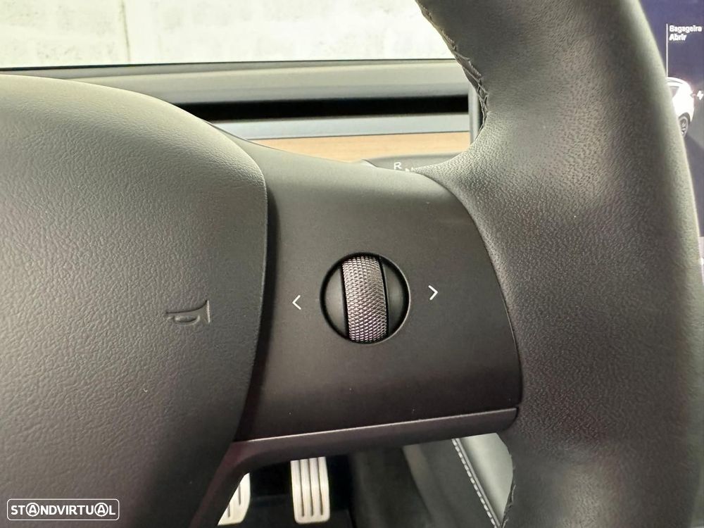 Tesla Model Y Performance Tração Integral - 21