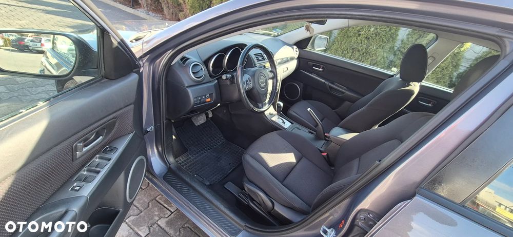 Mazda 3 1.6 Active + - 6