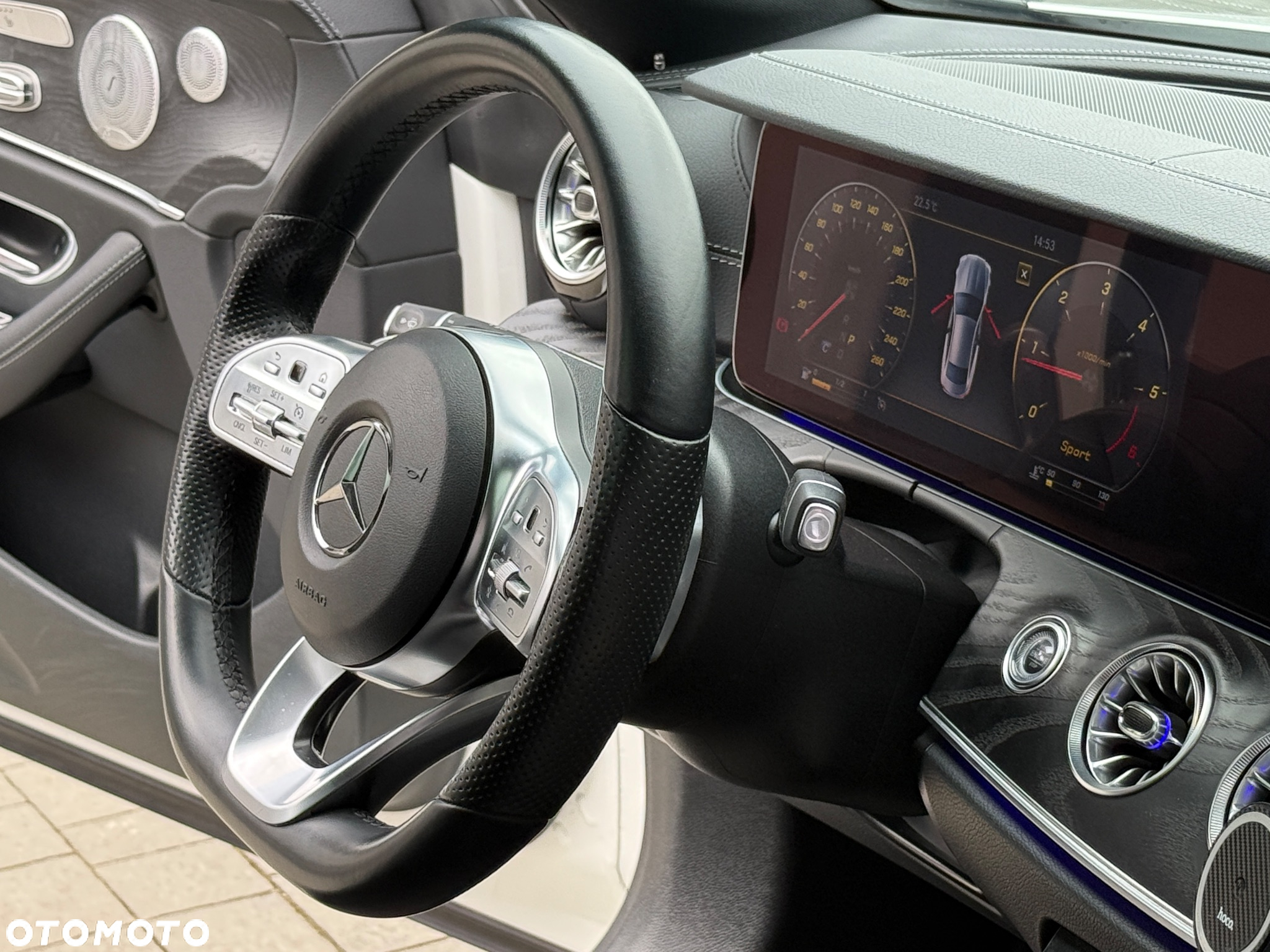 Mercedes-Benz Klasa E 220 d Coupe 4-Matic 9G-TRONIC - 19