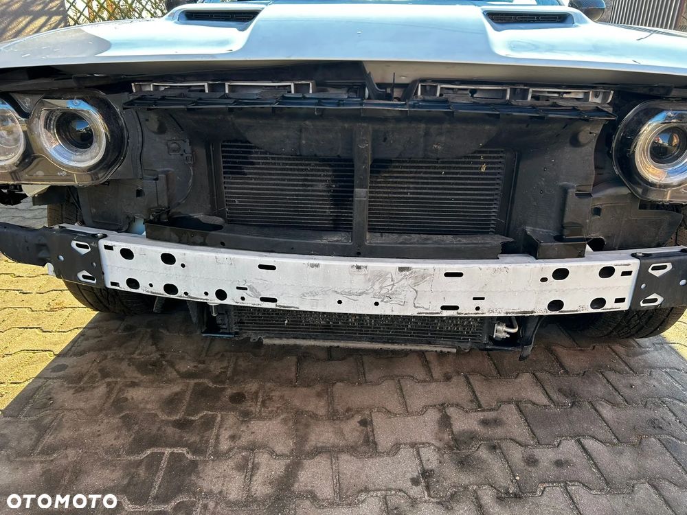 Dodge Challenger - 12