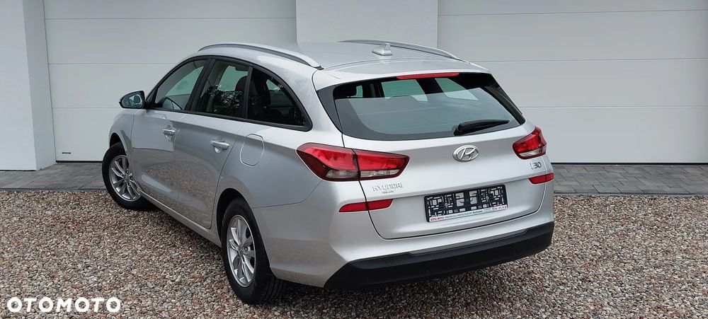 Hyundai i30 1.0 T-GDI Family - 9
