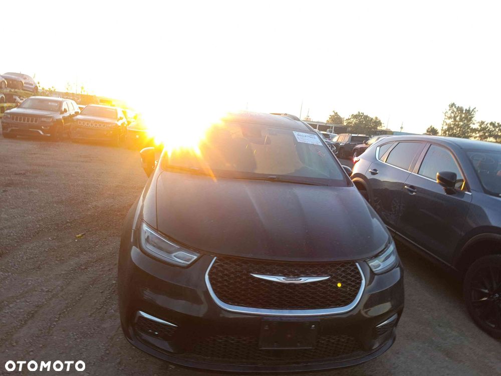 Chrysler Pacifica - 22