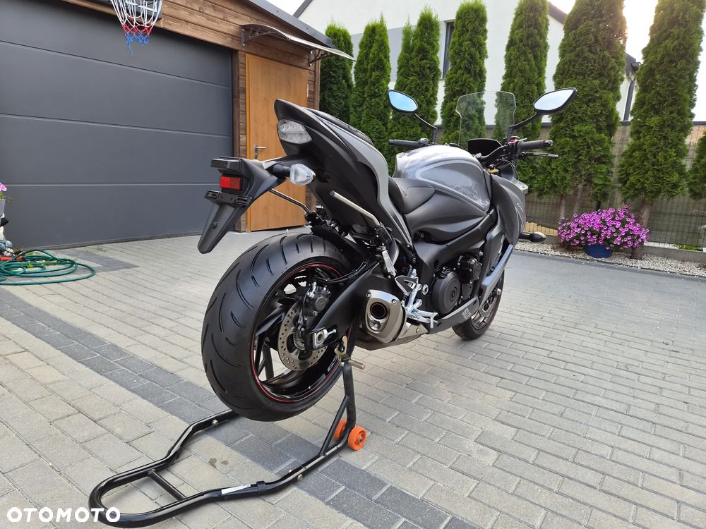 Suzuki GSX - 6