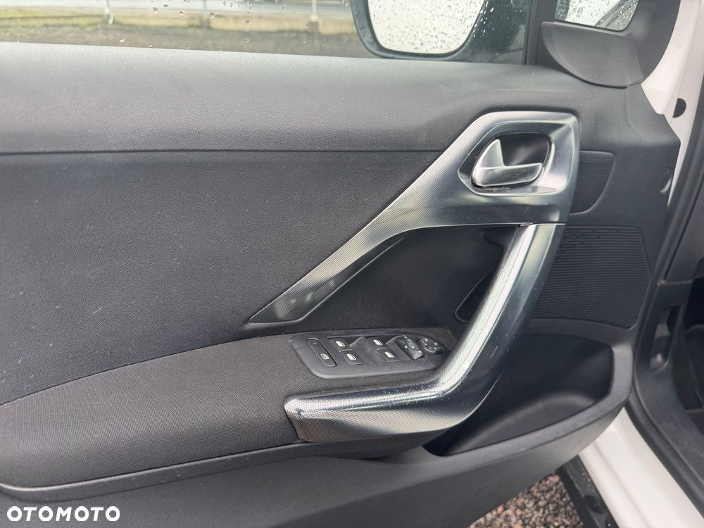 Peugeot 2008 1.2 Pure Tech GPF Allure S&S - 18