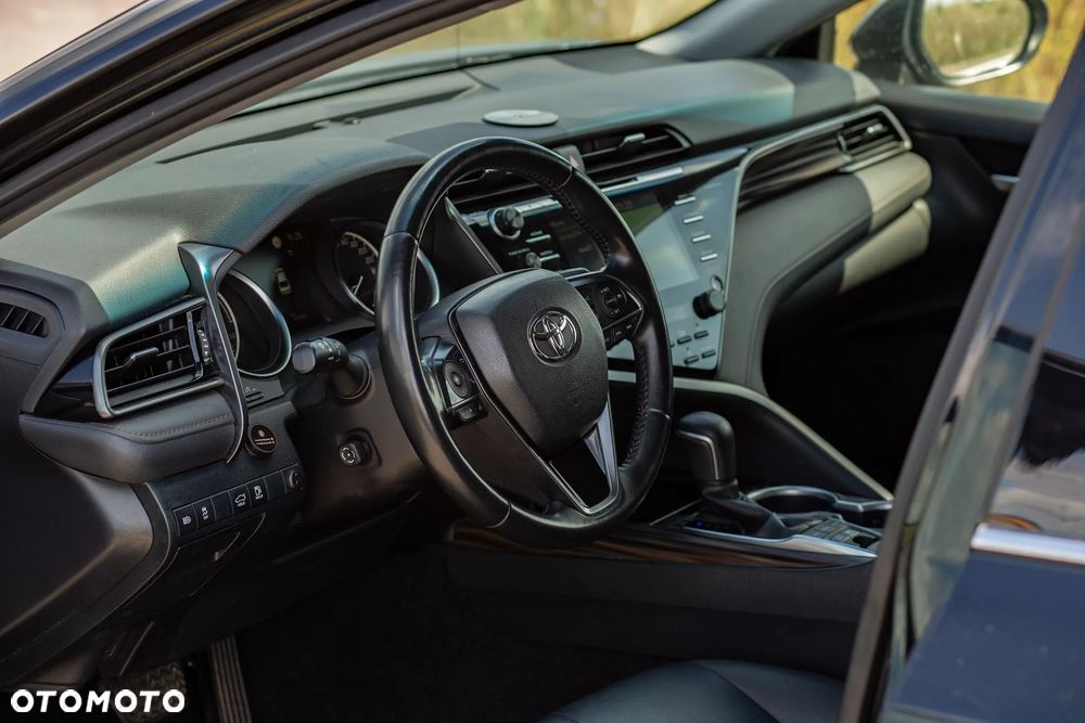 Toyota Camry 2.5 Hybrid Executive CVT - 27