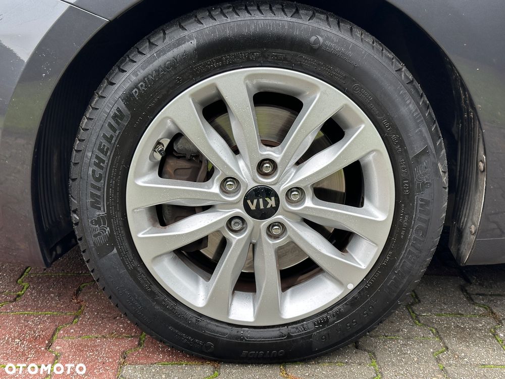 Kia Ceed 1.6 GDI ISG Dream-Team Edition - 11