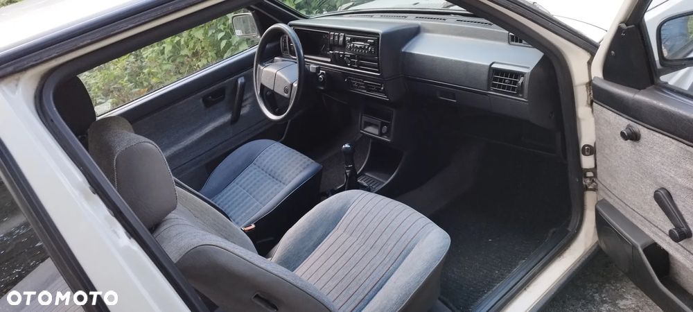 Volkswagen Golf 1.6 GL - 6