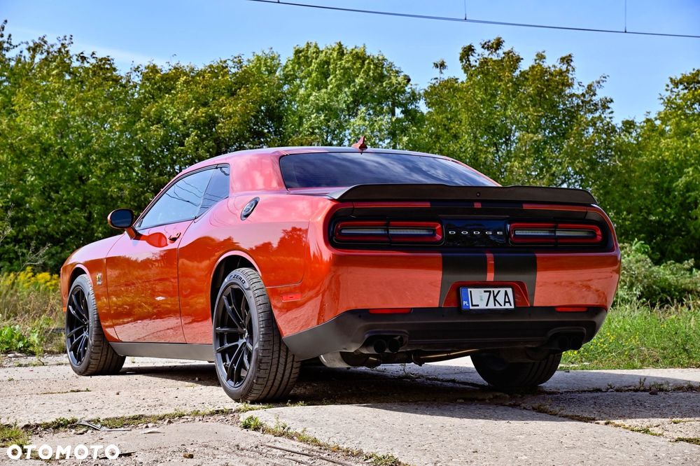 Dodge Challenger - 7