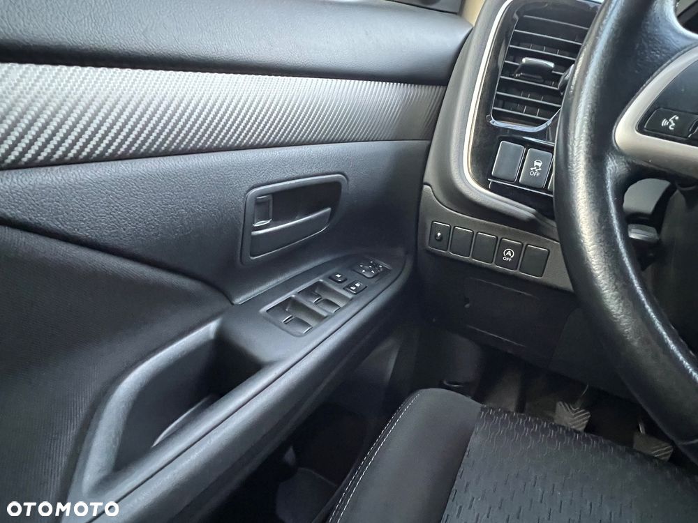 Mitsubishi Outlander 2.0 Intense 2WD - 12