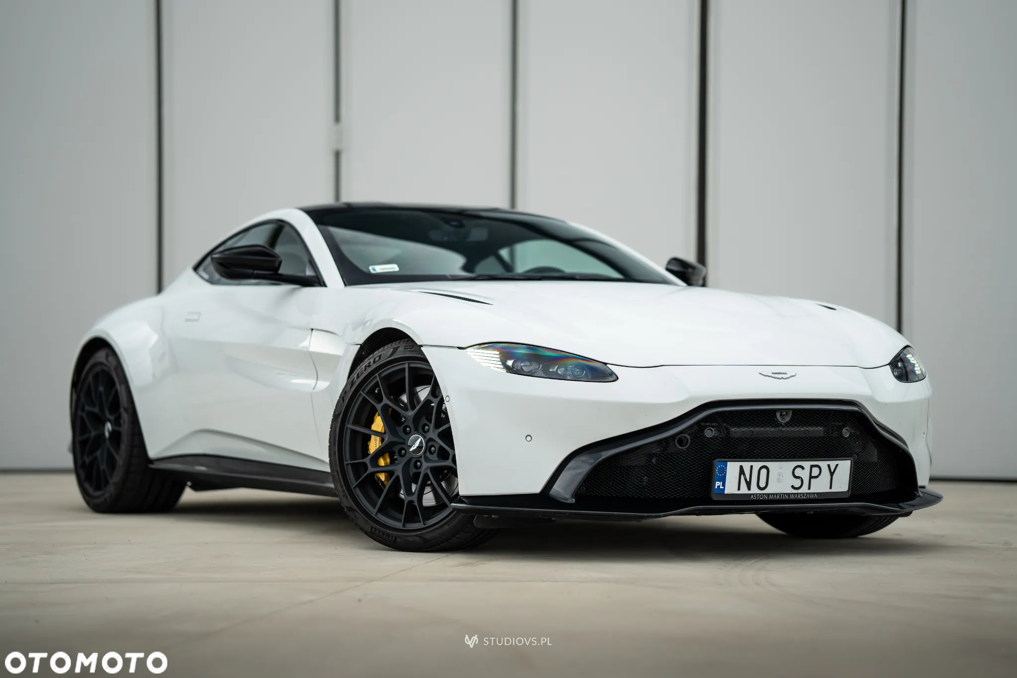Aston Martin Vantage - 4