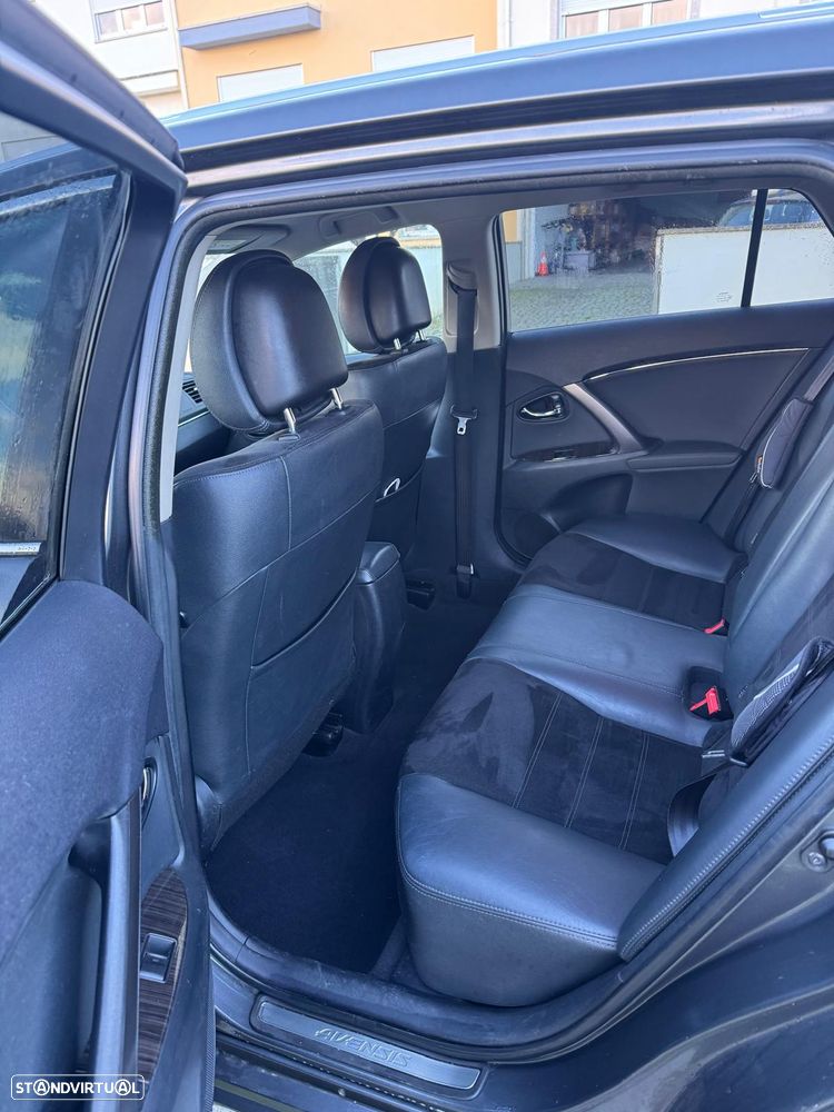 Toyota Avensis SD 2.0 D-4D Exclusive +GPS - 6