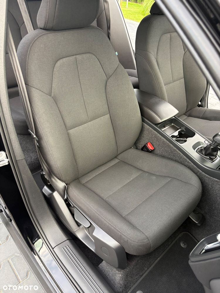 Volvo XC 40 T3 Momentum Pro - 36