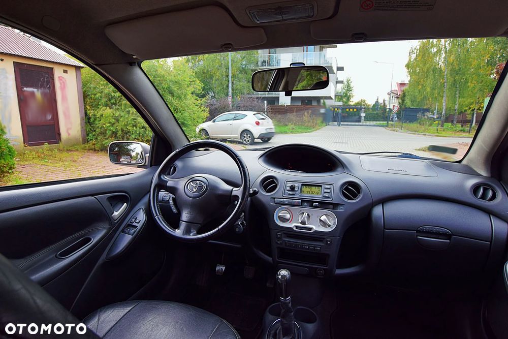 Toyota Yaris 1.4 D-4D Sol - 11