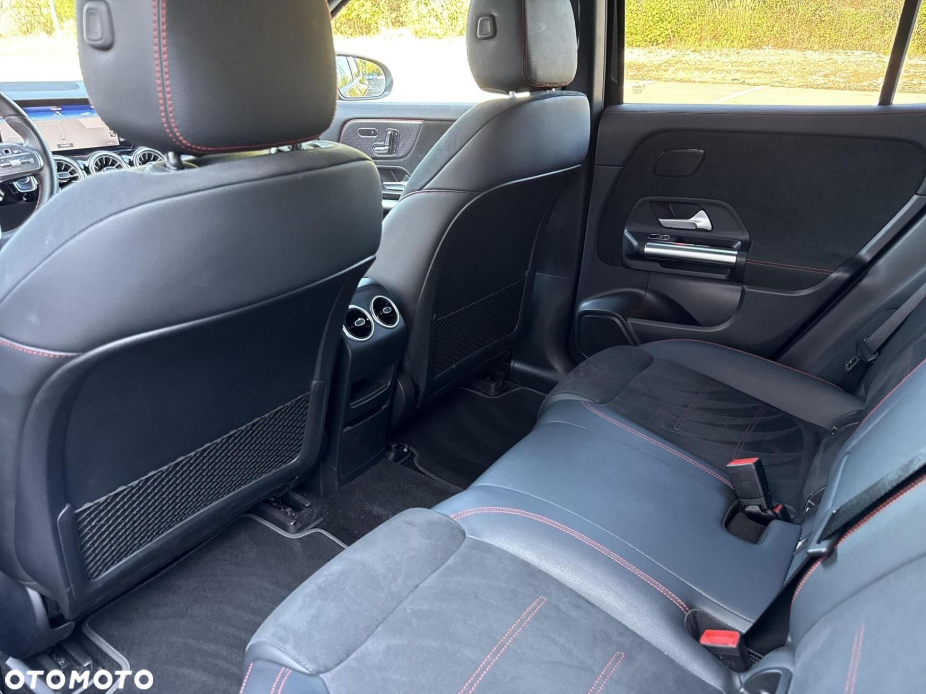 Mercedes-Benz EQA 300 66.5kWh 4-Matic AMG Line - 14