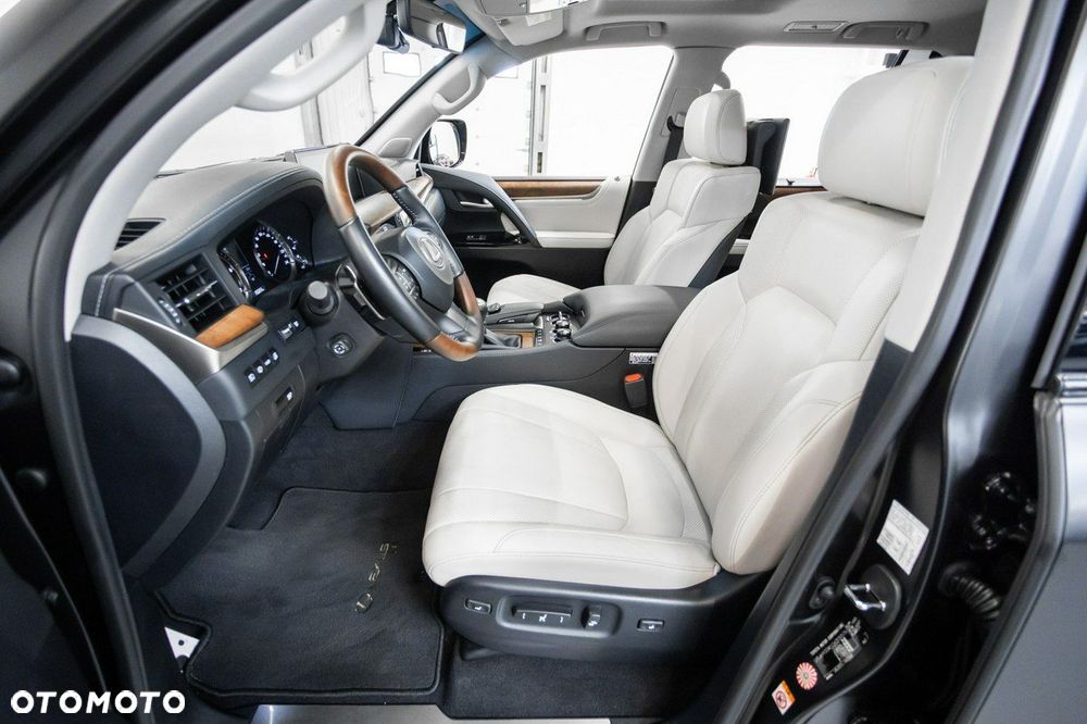 Lexus LX 570 Omotenashi - 23