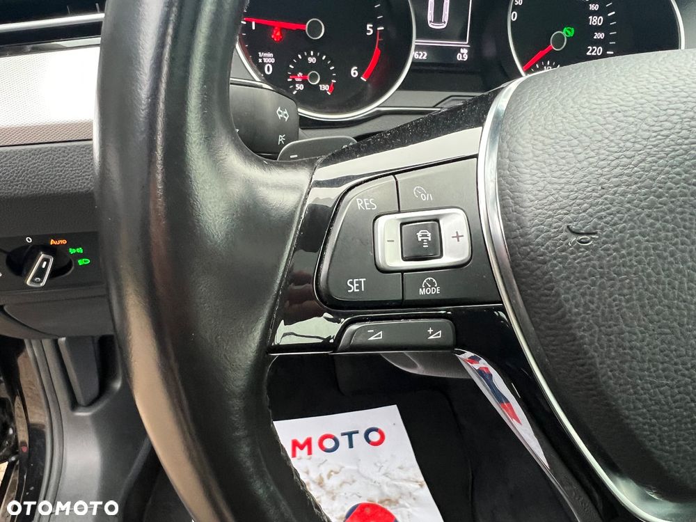 Volkswagen Passat - 25