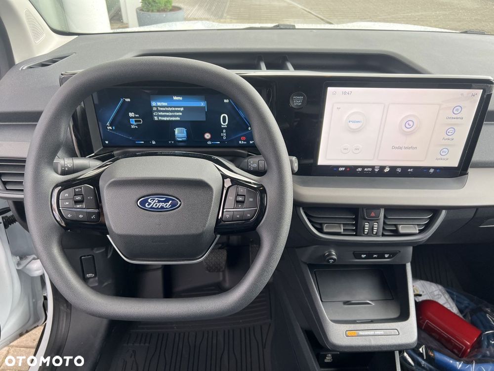 Ford Transit Courier - 13