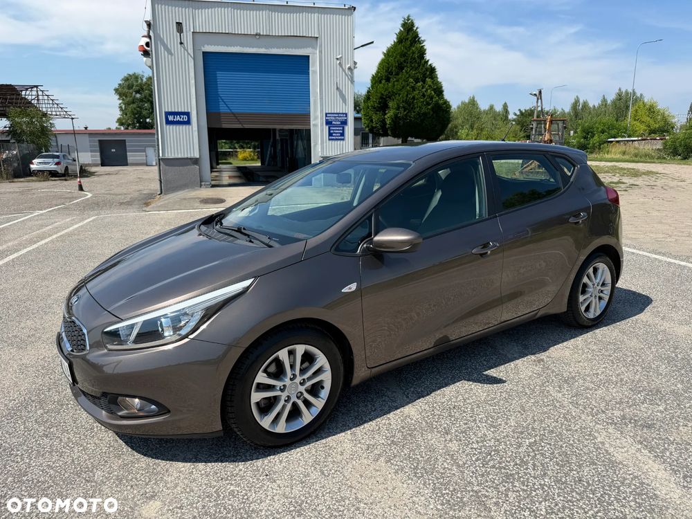 Kia Ceed 1.4 CVVT Dream Team Edition - 1