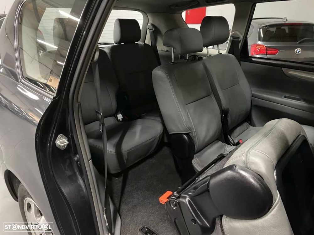 Toyota Avensis Verso 2.0 D-4D Sol TA - 18