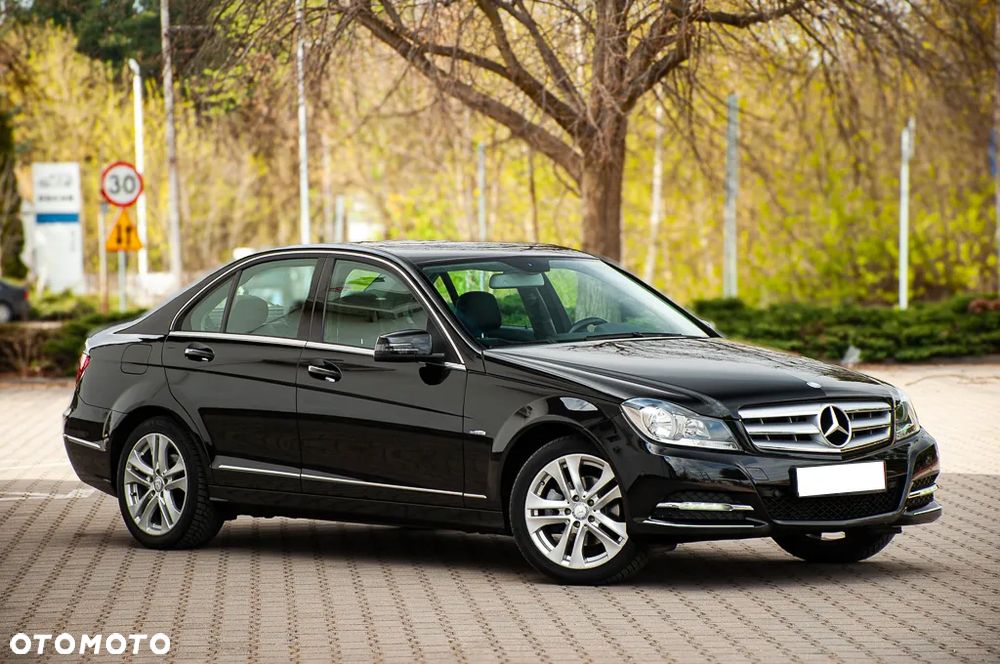 Mercedes-Benz Klasa C 180 BlueEFFICIENCY 7G-TRONIC Avantgarde - 4