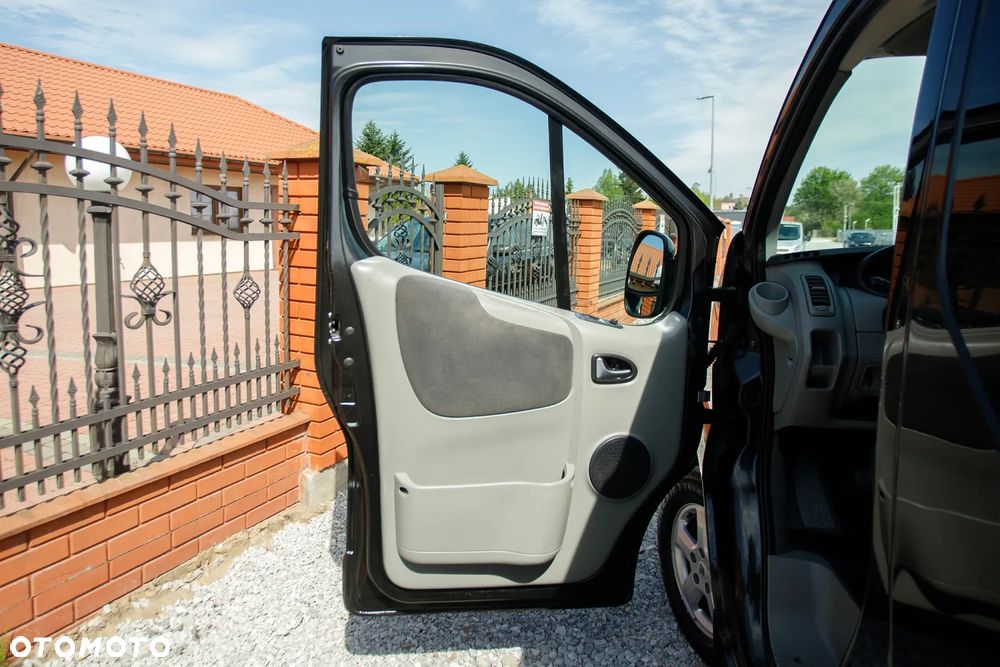 Renault Trafic Grand Passenger Black Edition - 27